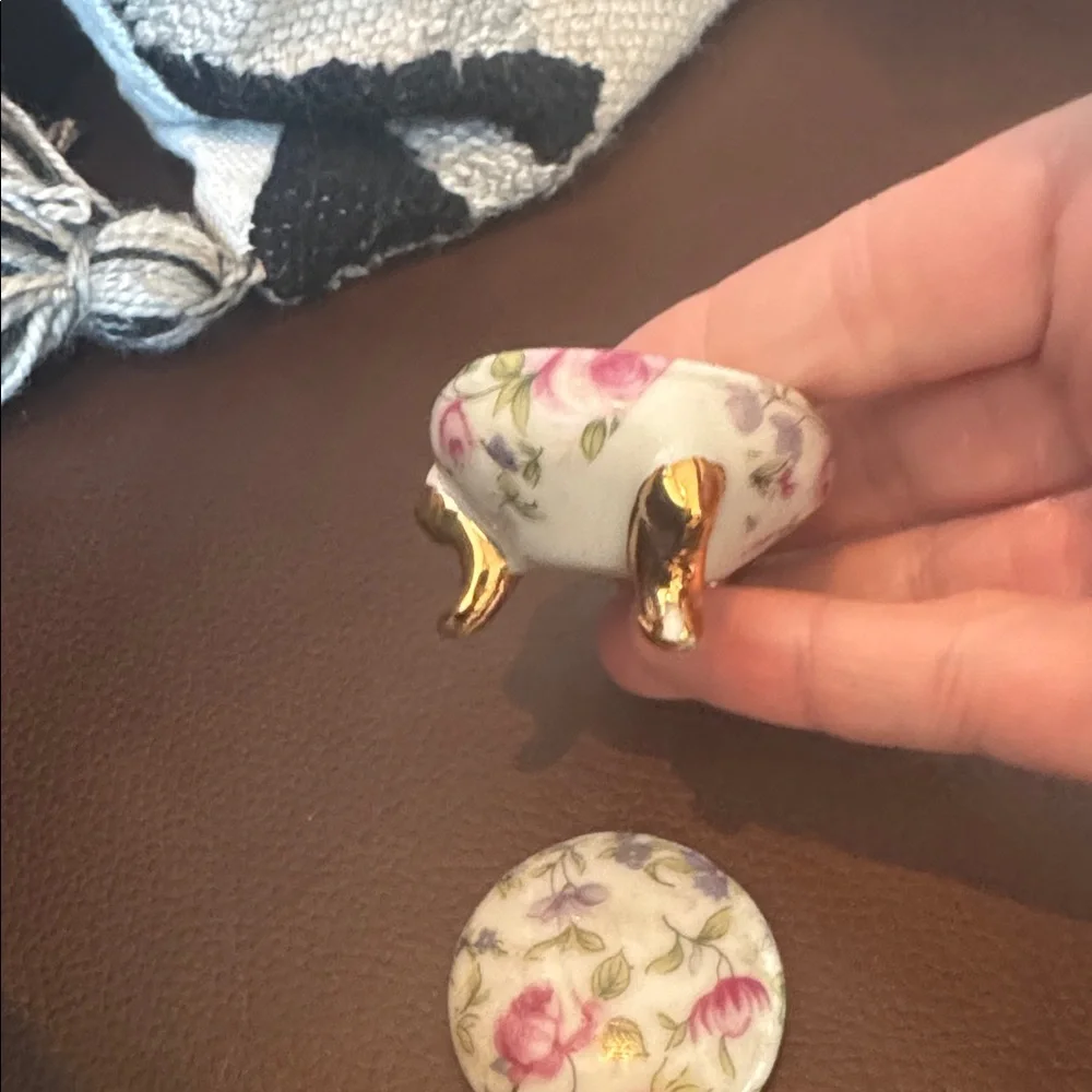 VTG Floral Trinket Box with Gold Accents Made in Japan